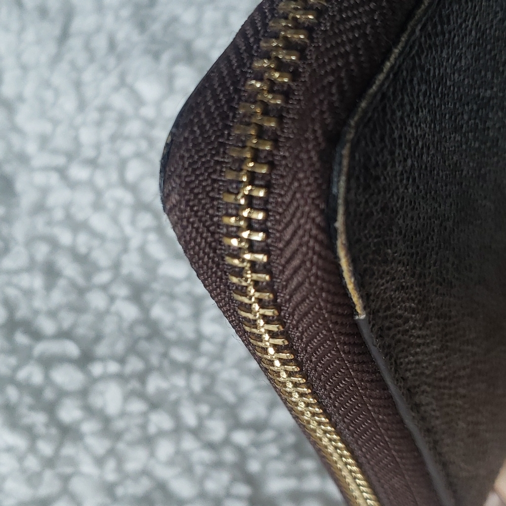 Michael Kors large, logo wallet - Picture 5 of 10
